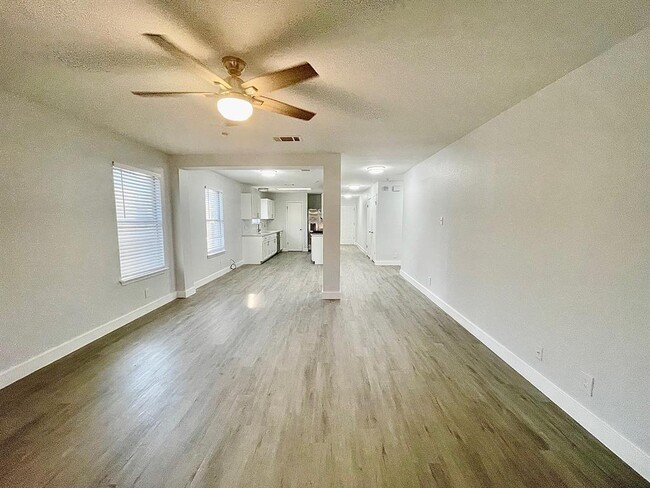Photo - 105 David Dr