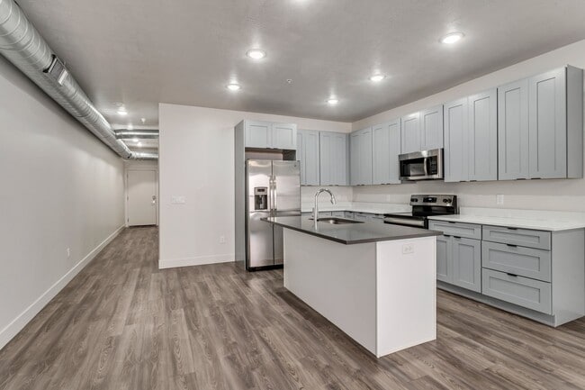 Photo - 606 W North Temple St Unidad Apt 204