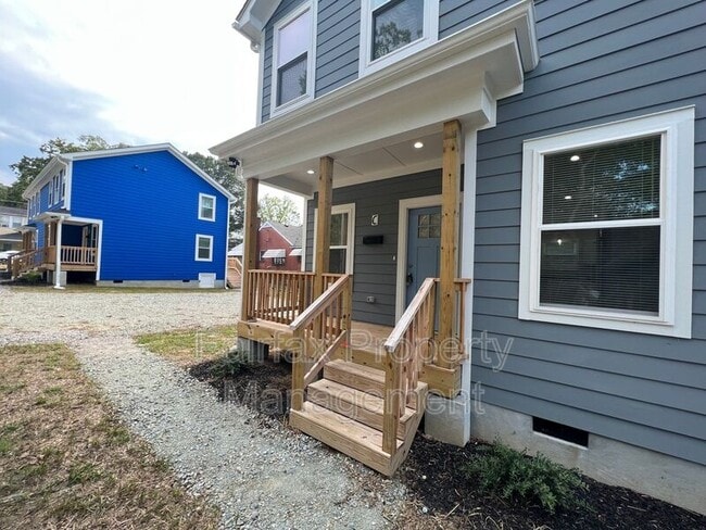 Photo - 2109 Hart St