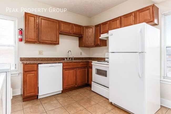 Building Photo - 1369-1371 Summit Street-1371 Summit Street Unit 1371 Summit Street