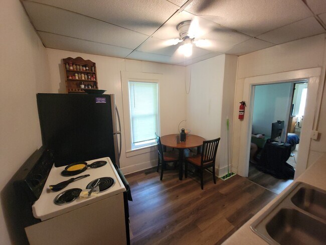 Photo - 134 Niagara St Unit 134