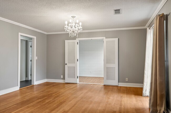 Photo - Druid Hills Charmer Available NOW!