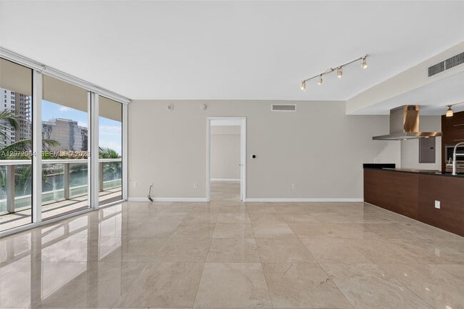 Photo - 465 Brickell Ave Unidad 419