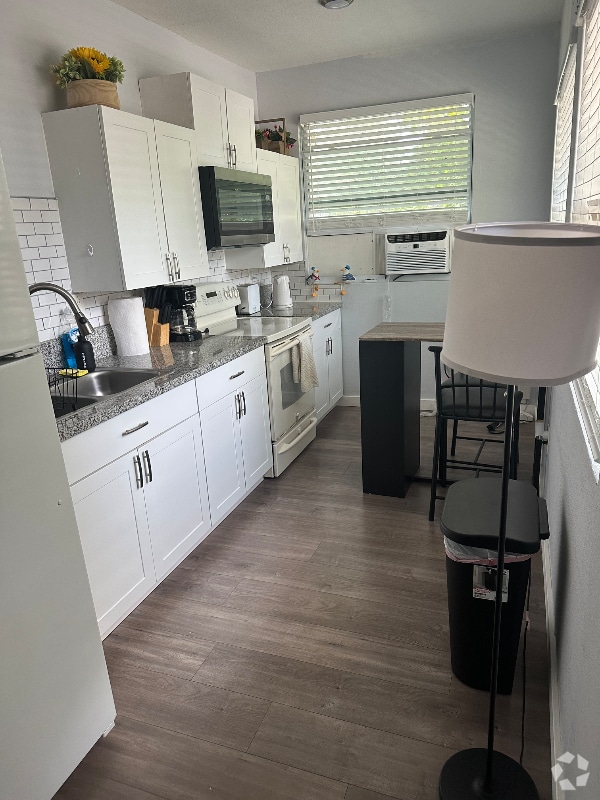 Building Photo - 2017 6th Ave W Rental
