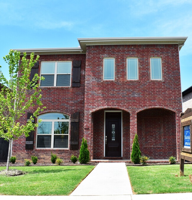 Building Photo - Upscale 4 Bed, 2.5 Bath Available in Fayetteville!