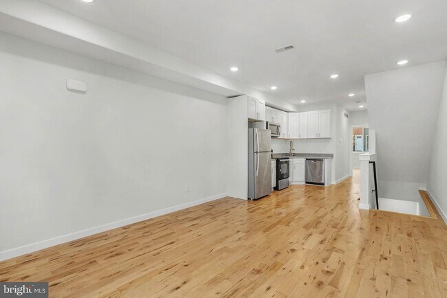 Photo - 2153 N Franklin St