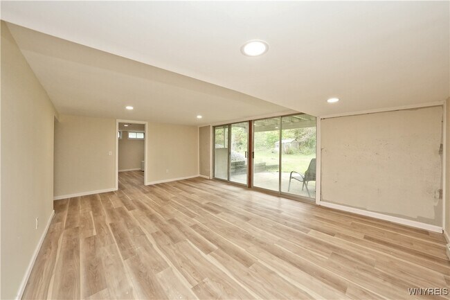 Photo - 100 Bridle Ln