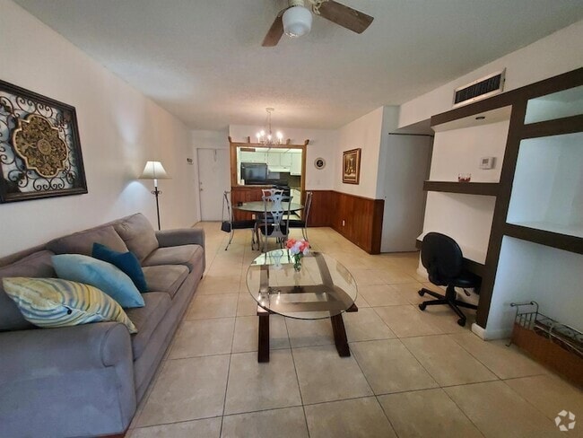 Building Photo - 610 NW 13th St Unit 0180 Rental