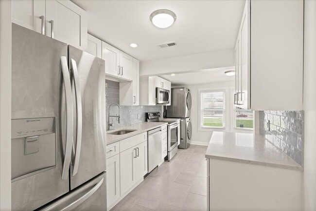 Photo - AVAILABLE NOW! 2 Bedroom 1 Bathroom Duplex in Kansas City $1400 Unit 4605 Harrison St B