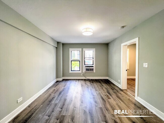 Building Photo - 505 W Belmont Ave Unit 1 bed