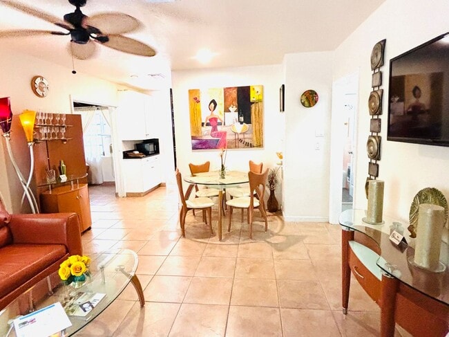 Photo - 1136 Northeast 17th Way, #1-2 Unit #1-2