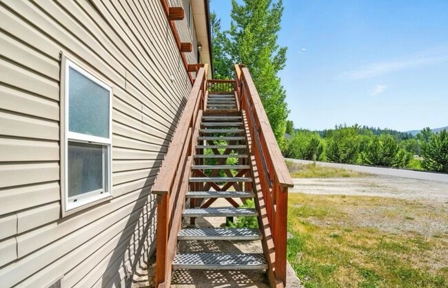 Photo - 43143 Riverview Dr