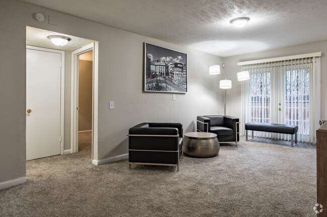 1BR, 1BA - 660SF - Living Room