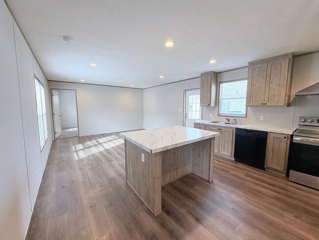 Photo - 10610 State Rte 762