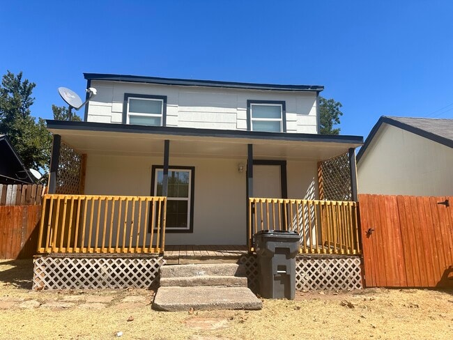 Building Photo - 704 SW 7th St Rental