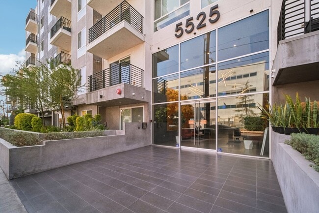 Building Photo - Destination NoHo Rental