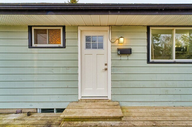 Photo - 2 Bed / 1 Bath – Modern Basement Unit – AL... Unit 2