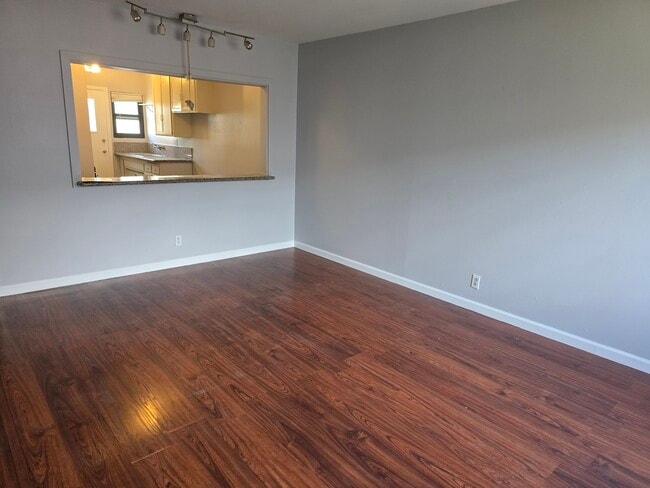 Photo - 8927 Reading Ave Unidad 8927 Reading Ave