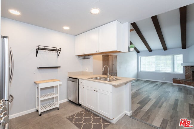 Photo - 4633 Ben Ave Unidad 6