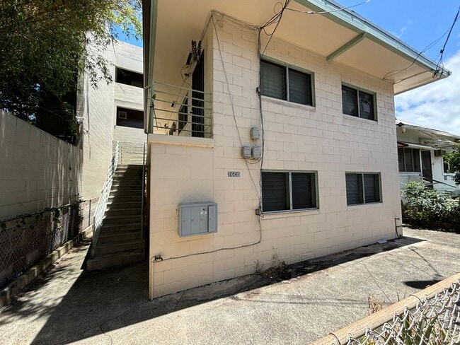 Building Photo - 1608 Cottage Walk Unit B