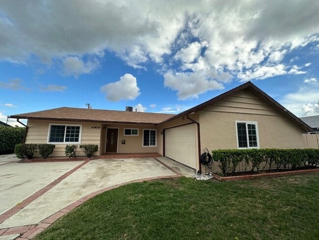 Photo - Stunning 5 bedroom tree lined cul-de-sac street in West Hills