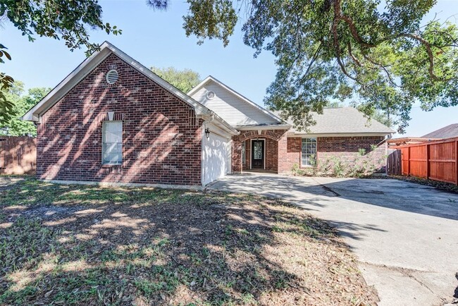 Building Photo - 17930 Seven Pines Dr