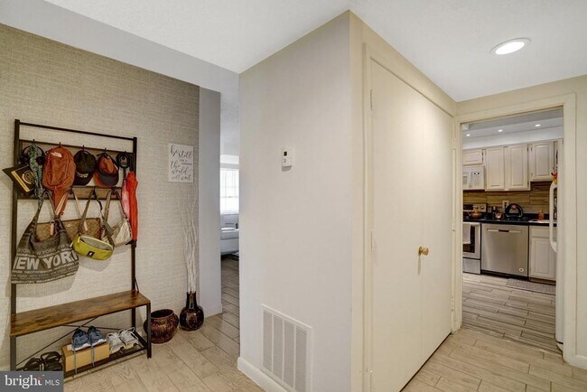 Photo - 3709 S George Mason Dr Unit 415E