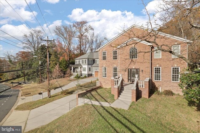 Photo - 2659 Military Rd