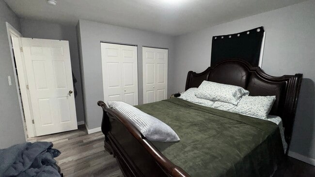 Photo - 93 Elmwood Dr E