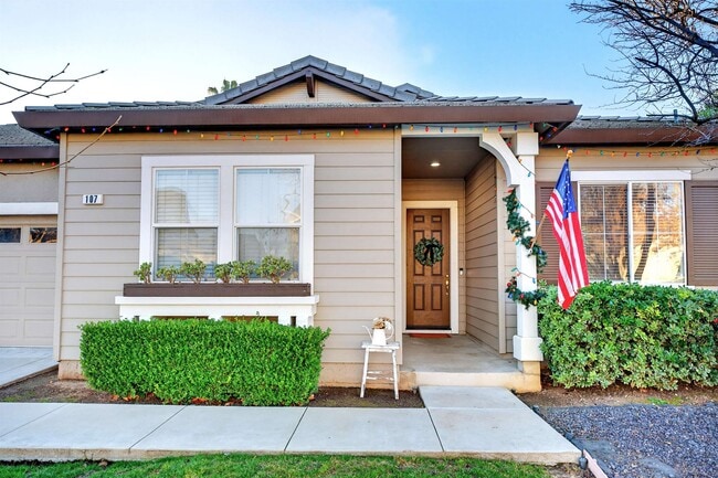 Photo - 107 Panorama Way