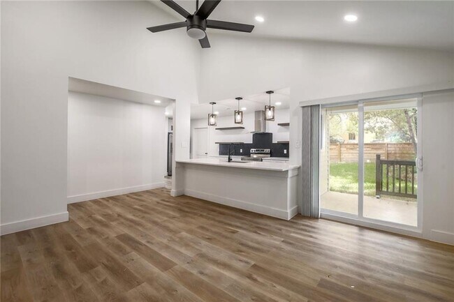 Photo - 511 E 50th St