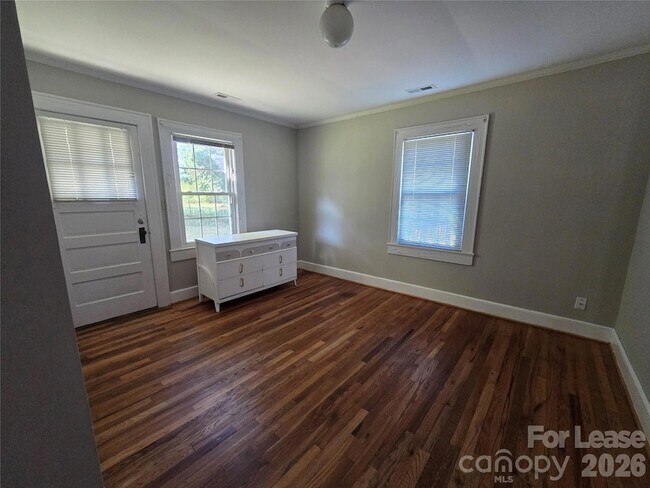 Photo - 917 W Main St