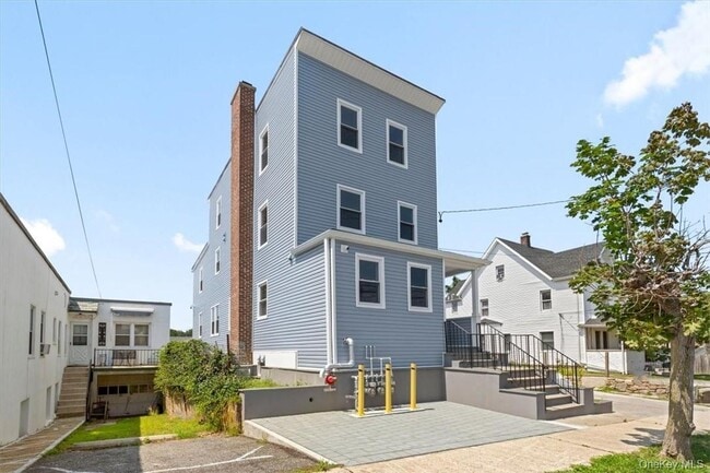 Building Photo - 76 Crotona Ave Unit 3