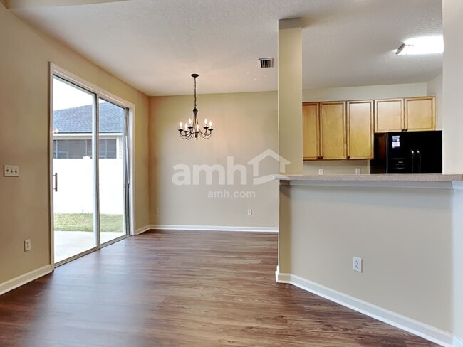 Photo - 890 Thoroughbred Dr