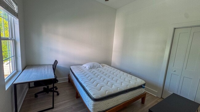 Photo - 4 Bed / 2 Bath University Area Apartment Unit 7110 Hampson