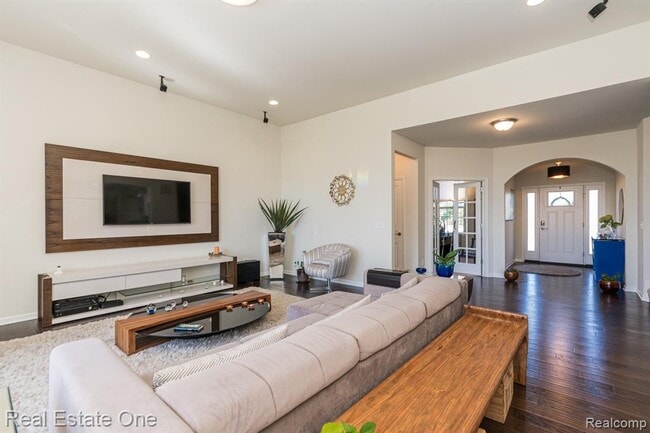 Photo - 124 Oakland Crest Dr