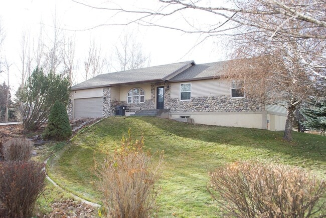 Building Photo - Beautiful 5 Bed 3 Bath Home in Rexburg, Idaho!