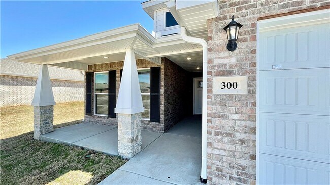 Photo - 300 Oak Ave