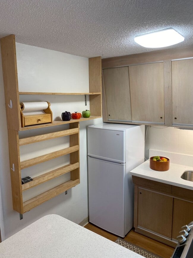 Photo - Central location! 1 bedroom, 1 bath, 1 parking. - Pet Possible - Available Now! Unit 21