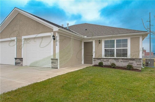 Photo - SPACIOUS AND MODERN DUPLEX!!! JANUARY RENT FREE!!!