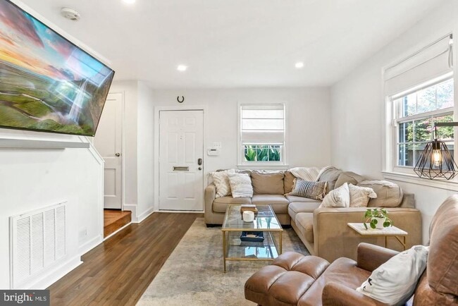 Photo - 145 Dale St