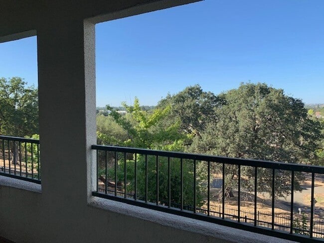 Building Photo - Nice Condo w/Garage in Roseville