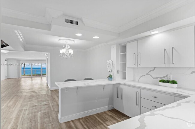 Building Photo - 1173 Hillsboro Mile Rental
