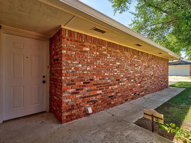 Photo - Beautiful 3bed/3bath Townhome Available in Westside Norman!!