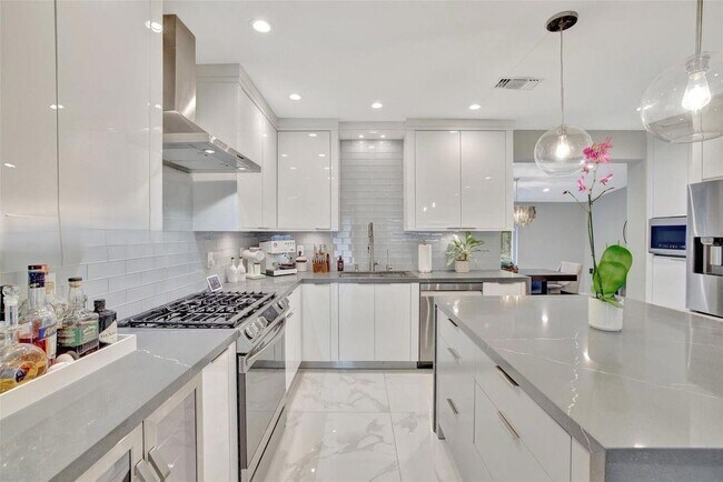 Photo - 828 SW 15th St