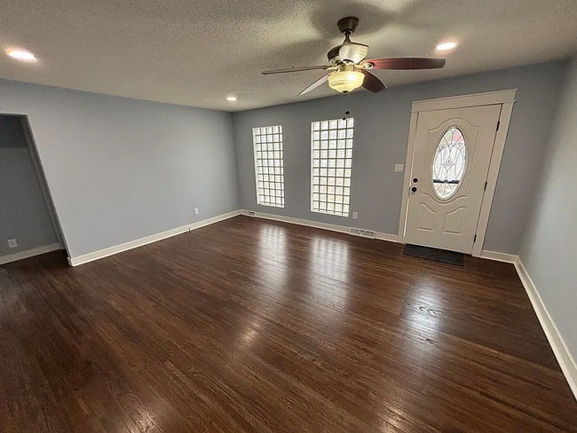 Photo - 2002 E 17th St N