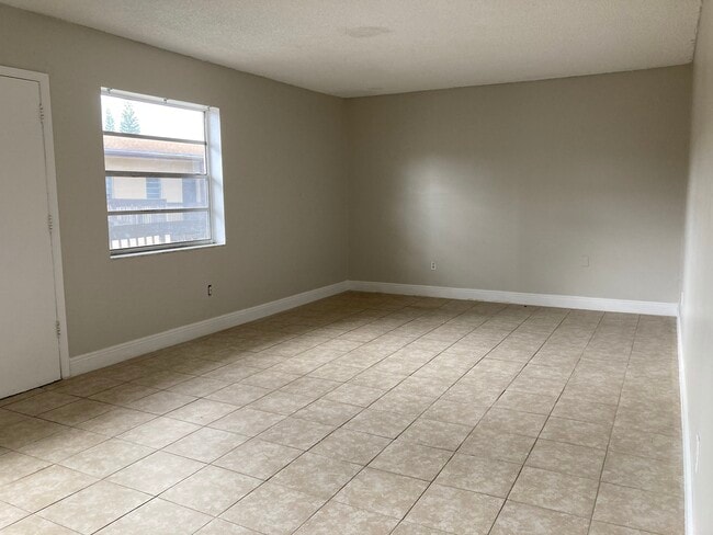 Photo - Palm Court Apartments