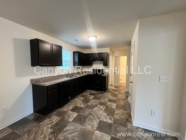 Photo - 505 Kelly Rd