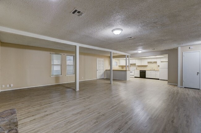 Photo - Spacious 3 bedroom house in Norman