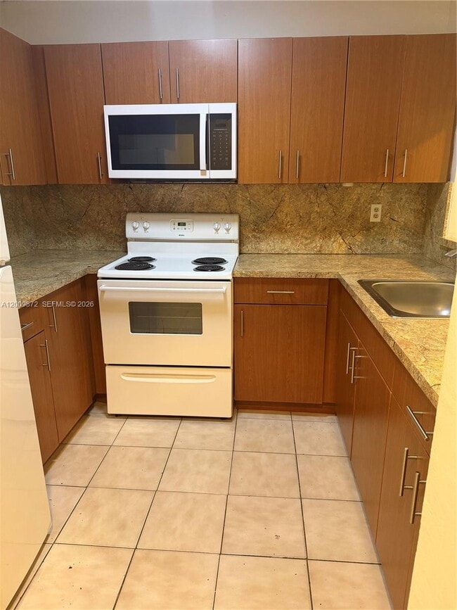 Building Photo - 8185 NW 7th St Unit 209